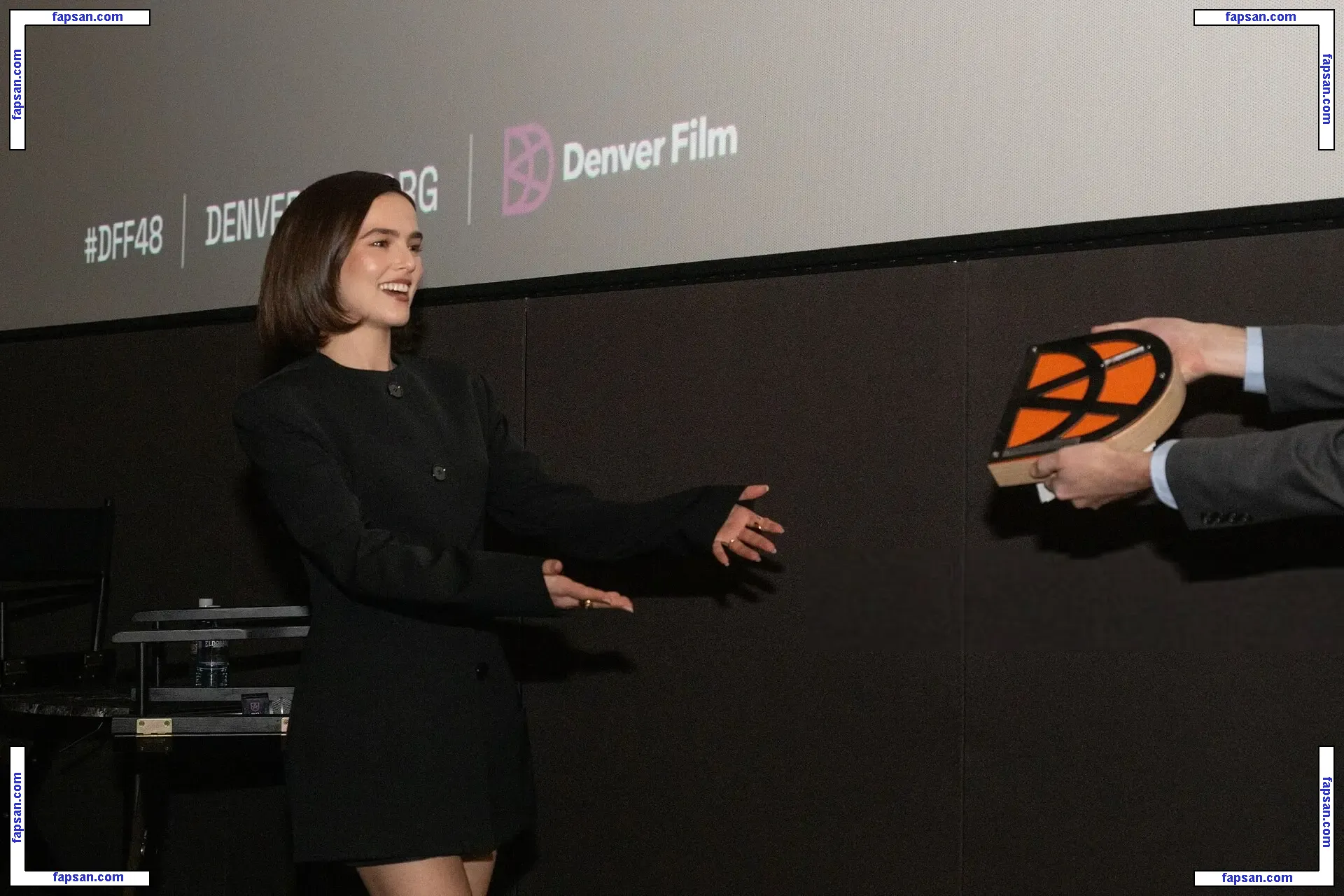 Zoey Deutch голая фото #0588 с Онлифанс