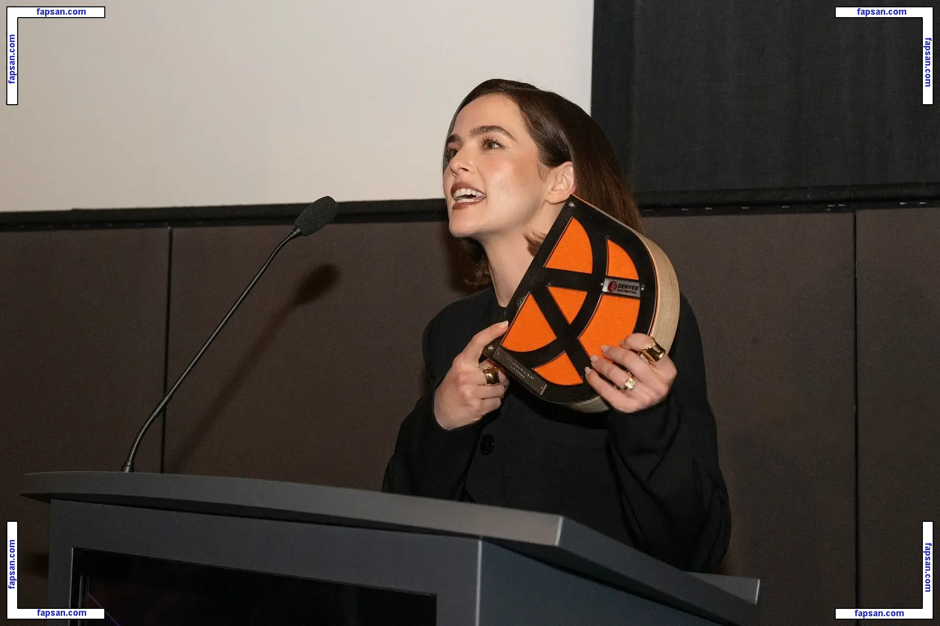 Zoey Deutch голая фото #0605 с Онлифанс