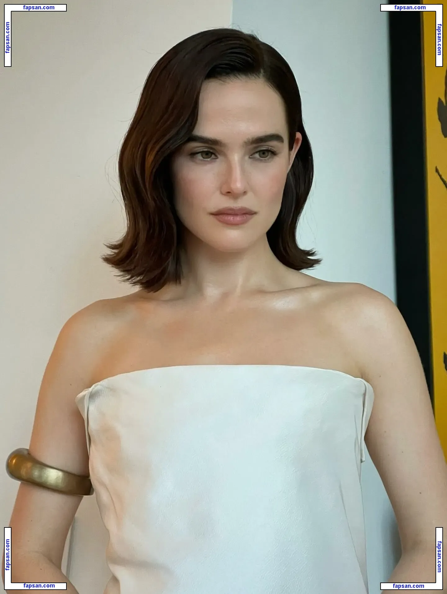 Zoey Deutch голая фото #0609 с Онлифанс