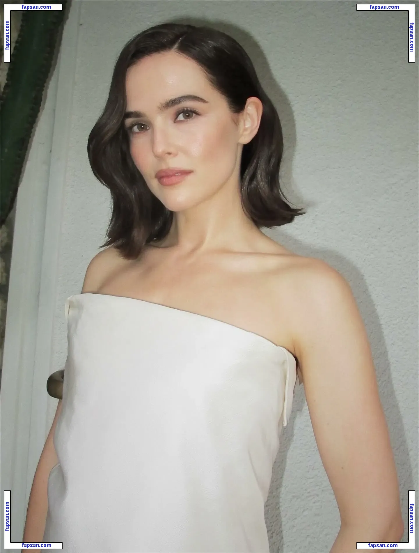 Zoey Deutch голая фото #0612 с Онлифанс