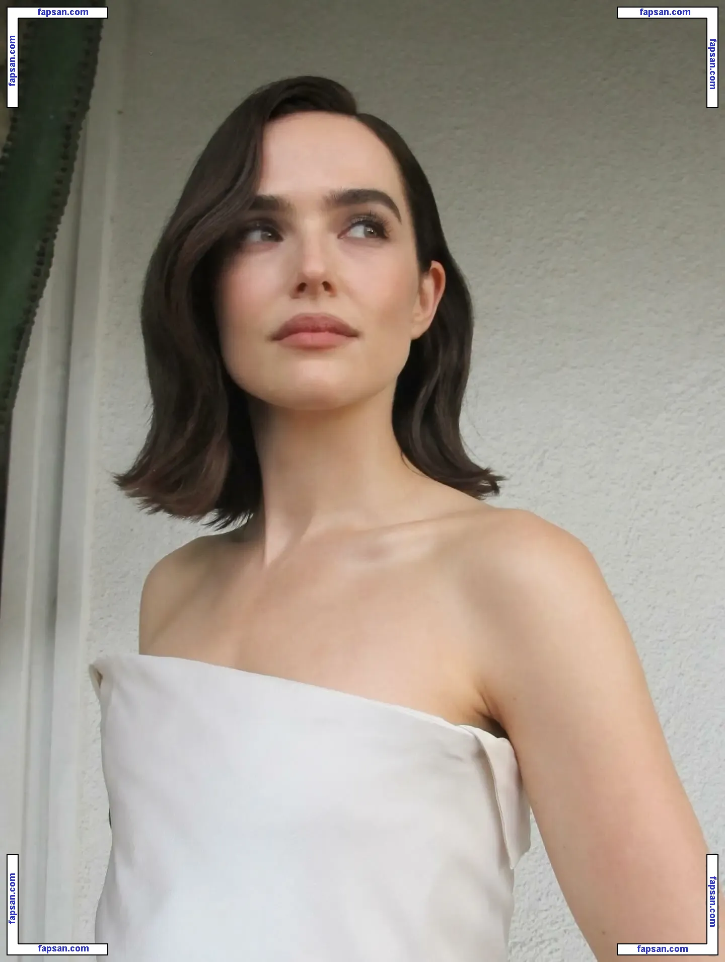 Zoey Deutch голая фото #0615 с Онлифанс