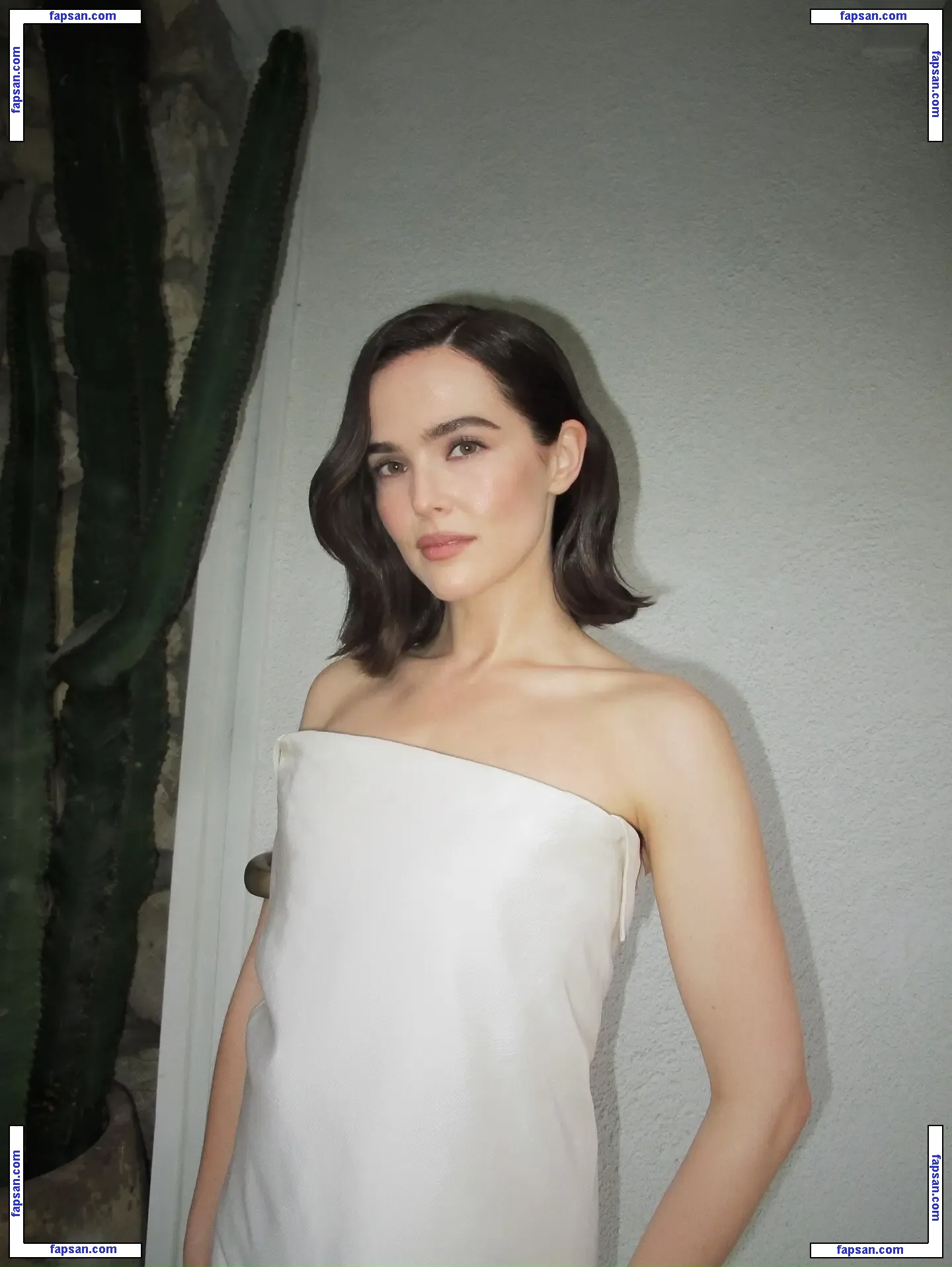 Zoey Deutch голая фото #0618 с Онлифанс