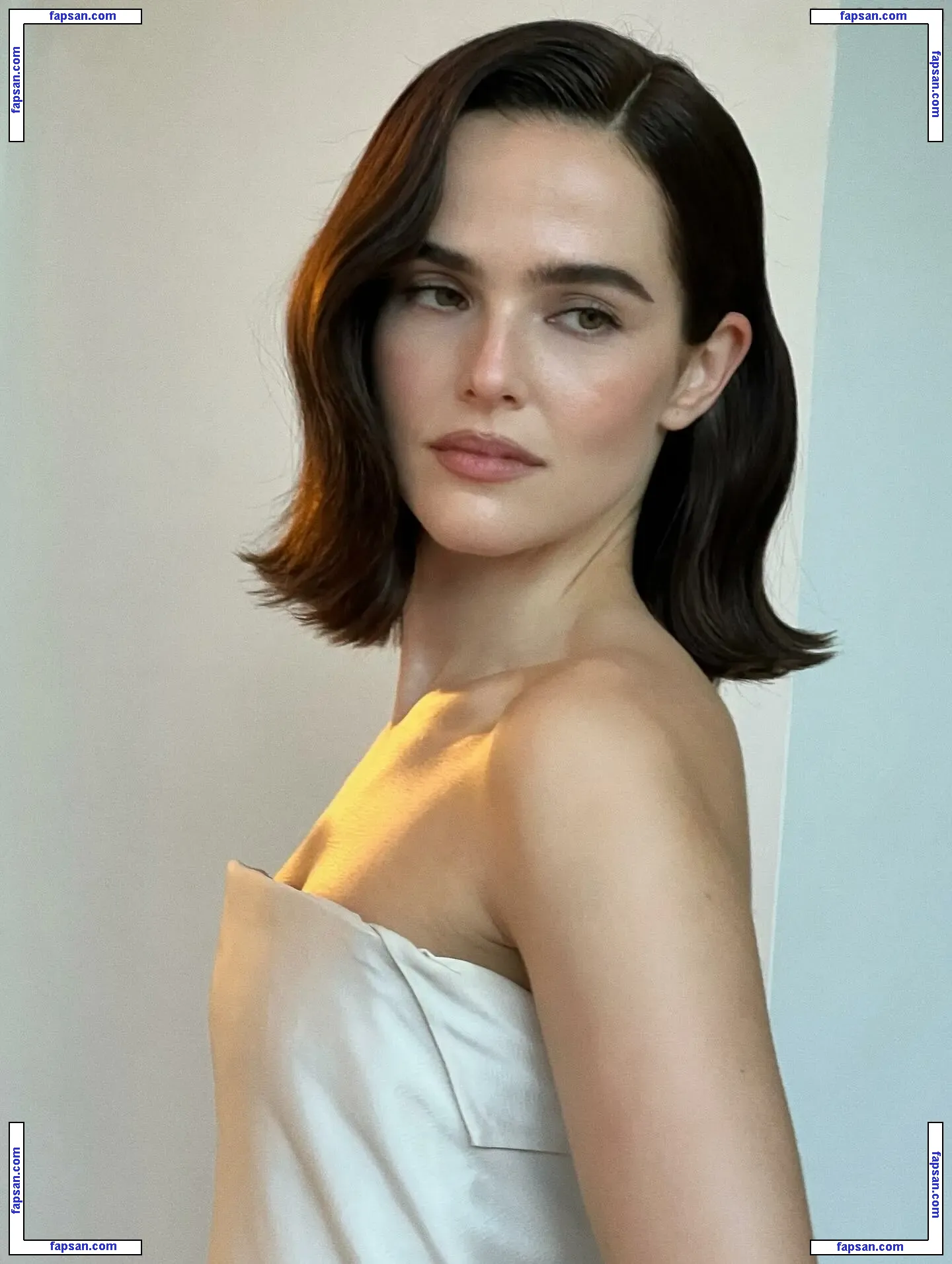 Zoey Deutch голая фото #0619 с Онлифанс