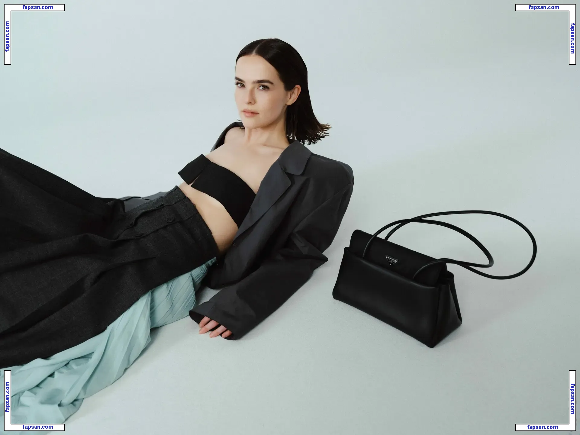 Zoey Deutch nude photo #0644 from OnlyFans