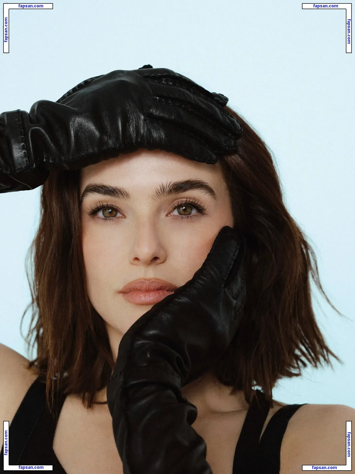 Zoey Deutch nude photo #0652 from OnlyFans