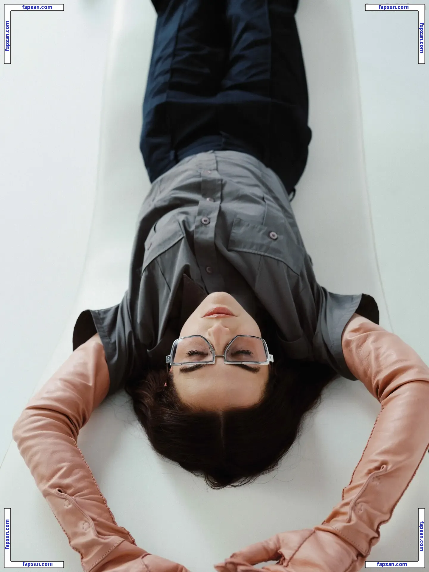 Zoey Deutch nude photo #0655 from OnlyFans