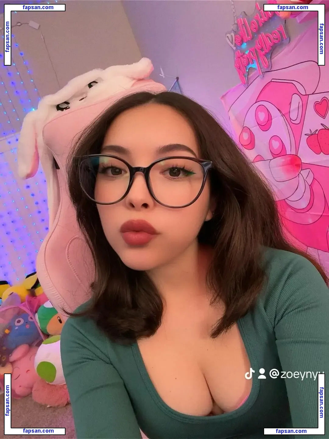 zoey_nyu nude photo #0046 from OnlyFans