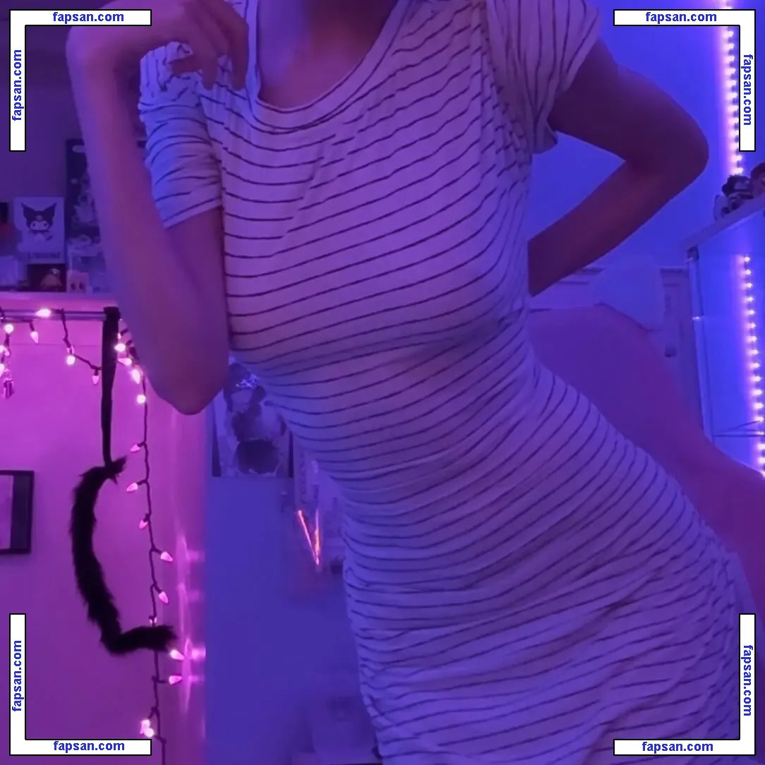 zoeyizume nude photo #0010 from OnlyFans