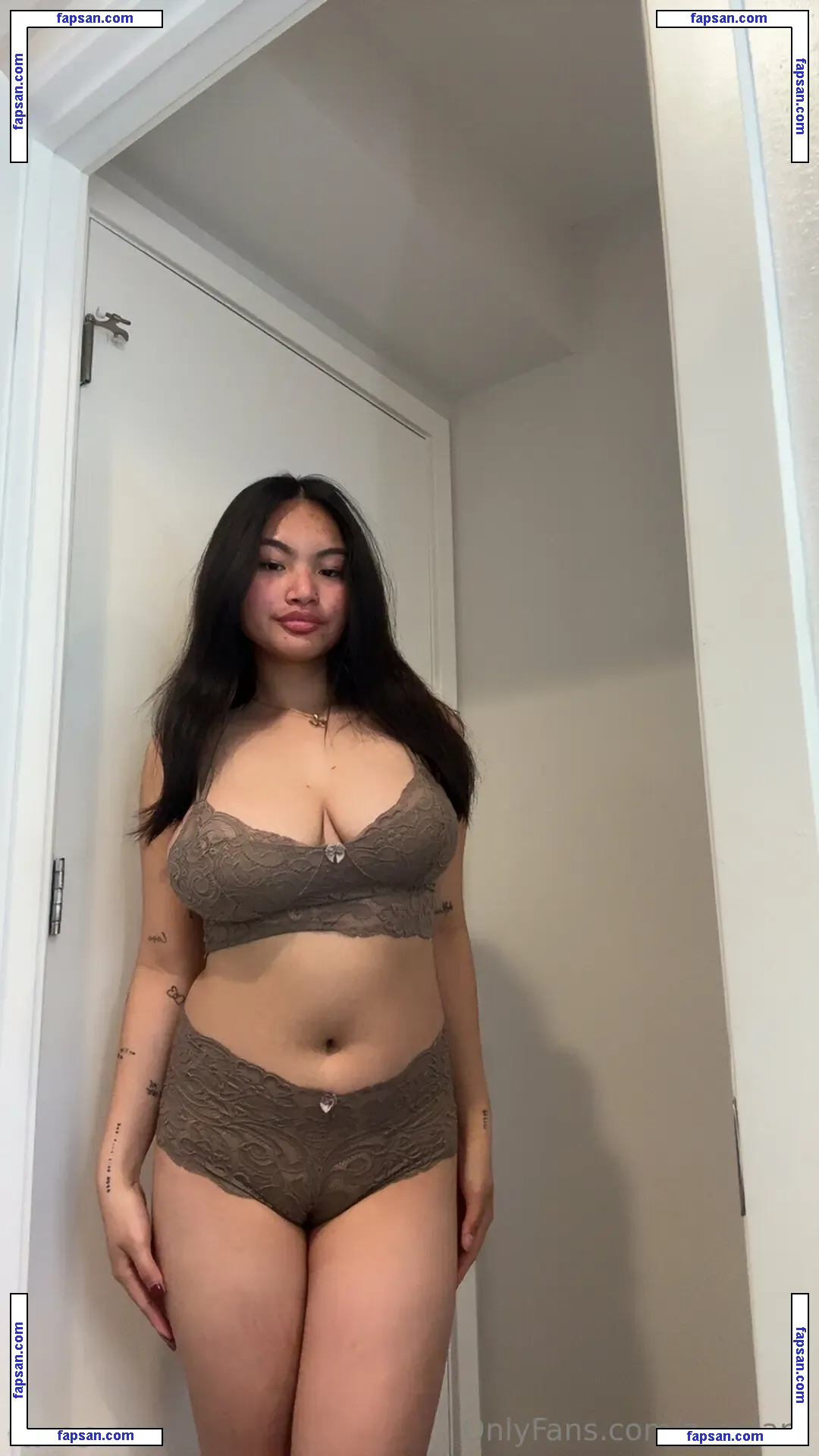 zoeylara nude photo #0003 from OnlyFans