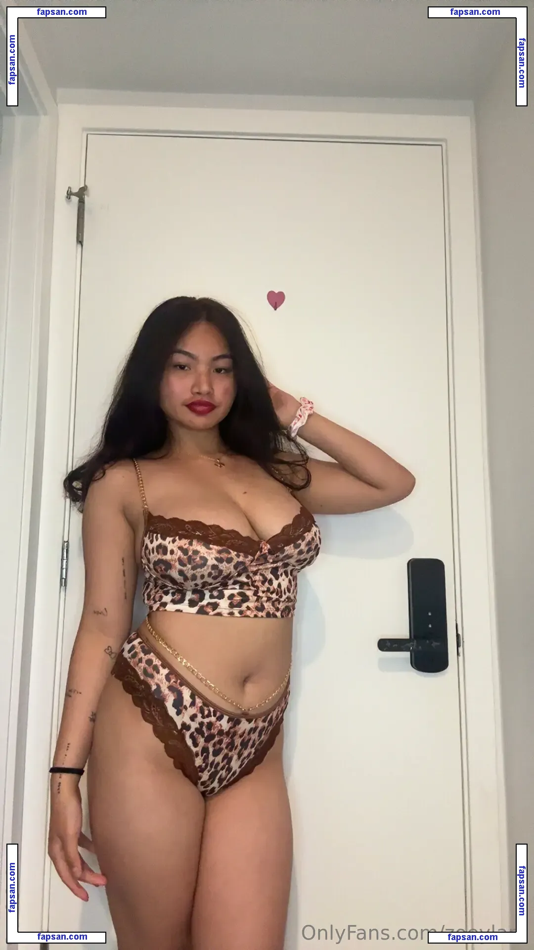 zoeylara nude photo #0018 from OnlyFans