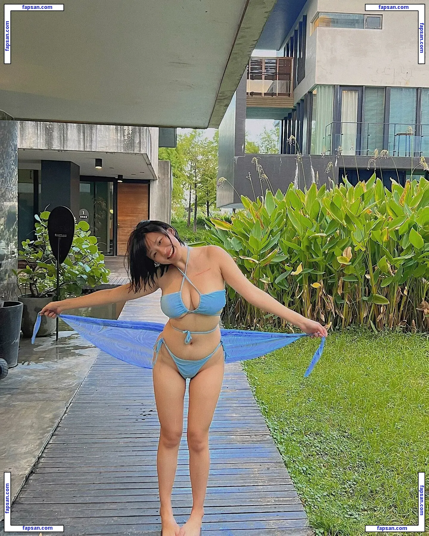 zoeytaiii nude photo #0023 from OnlyFans