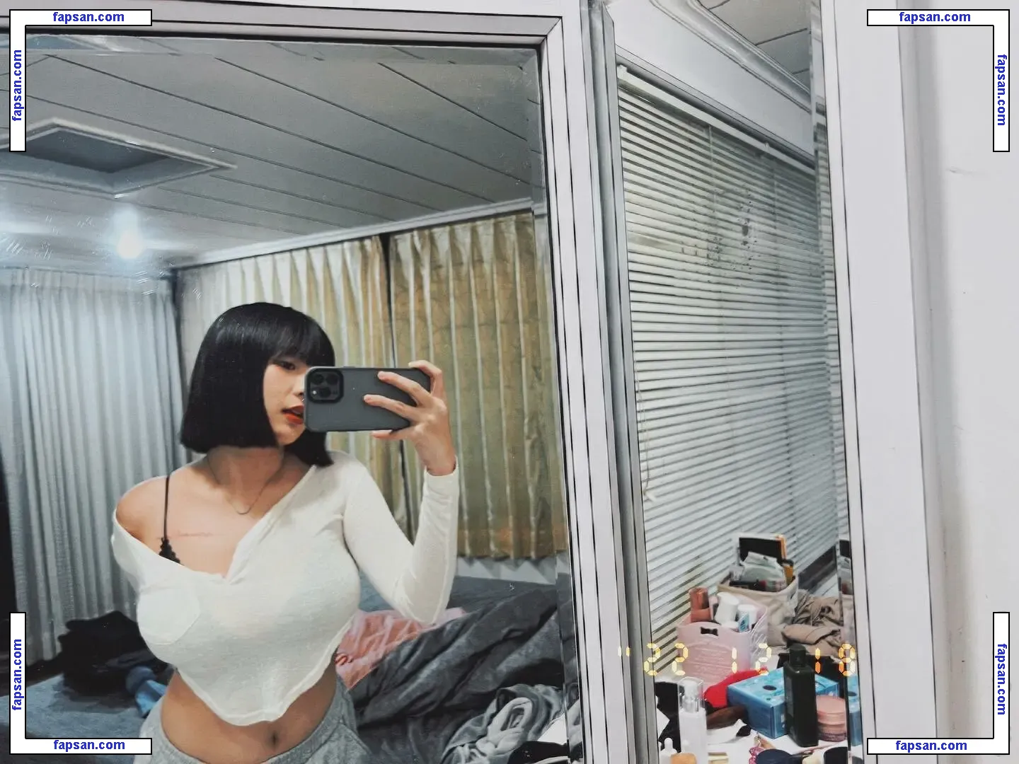 zoeytaiii nude photo #0026 from OnlyFans