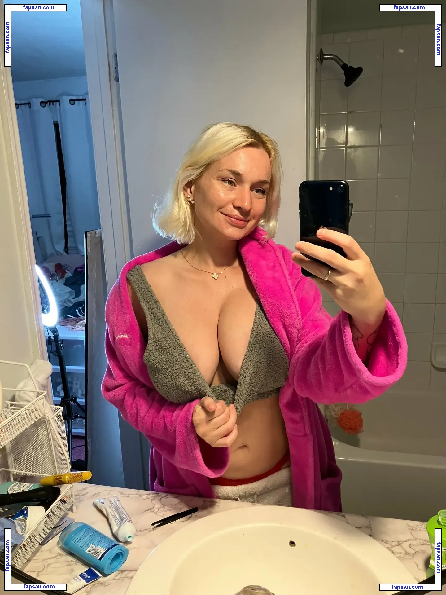 zoieburgher nude photo #0048 from OnlyFans