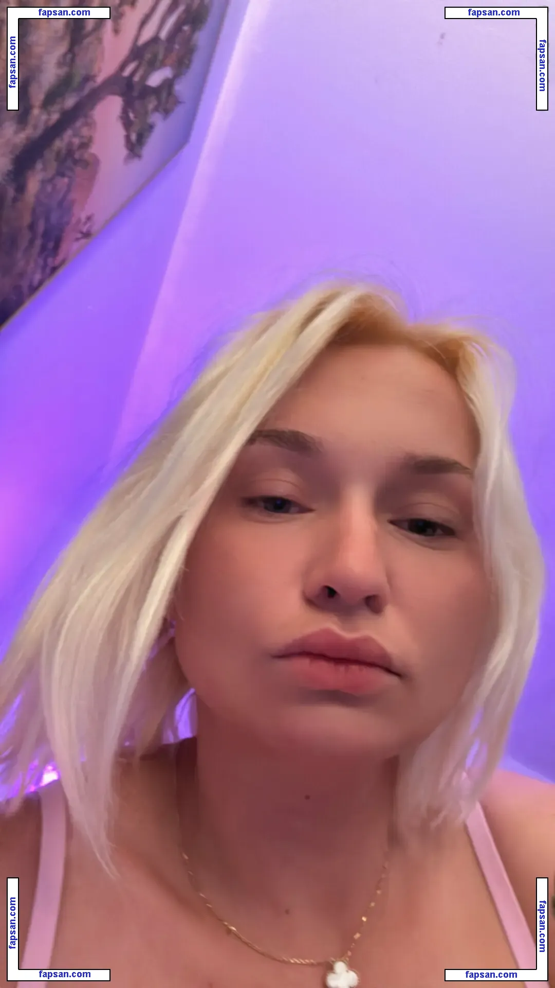 zoieburgher nude photo #0058 from OnlyFans