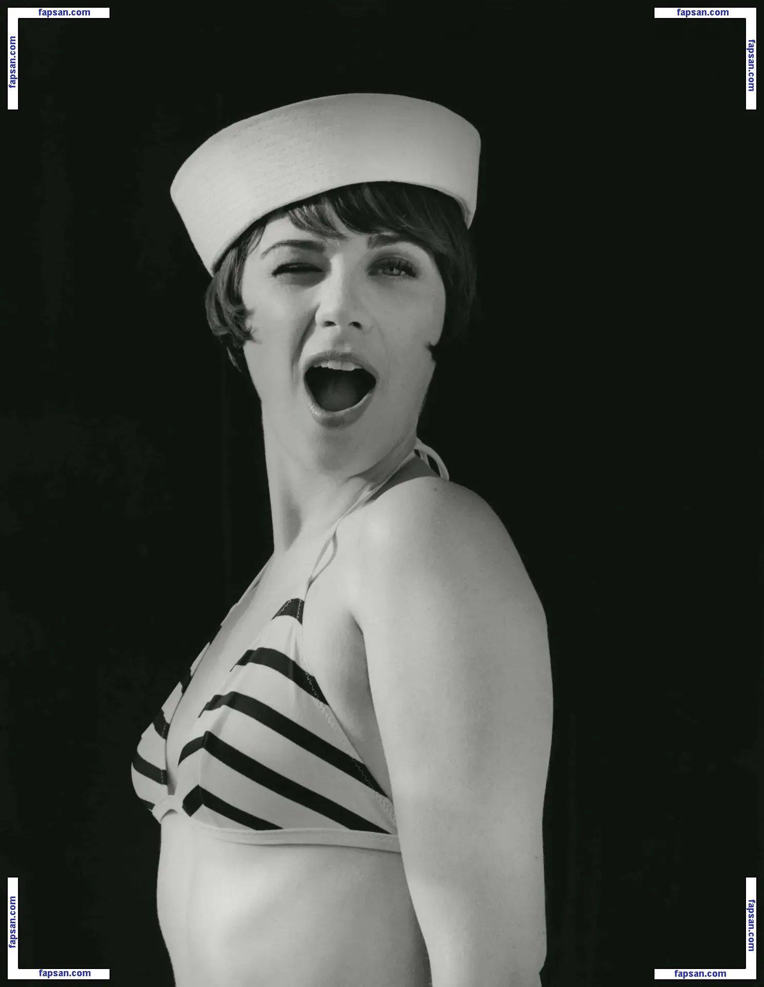 Zooey Deschanel голая фото #0148 с Онлифанс