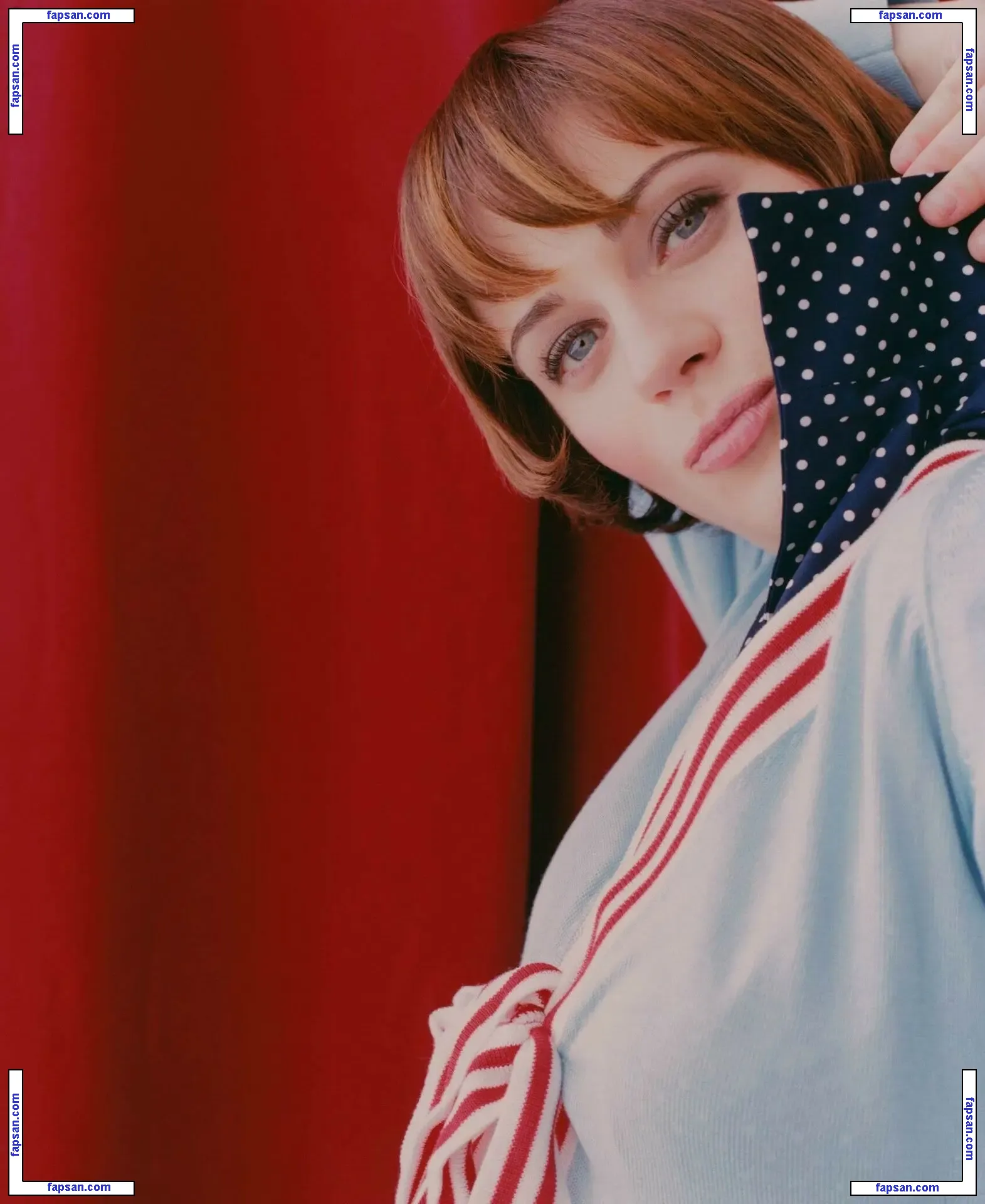 Zooey Deschanel голая фото #0152 с Онлифанс