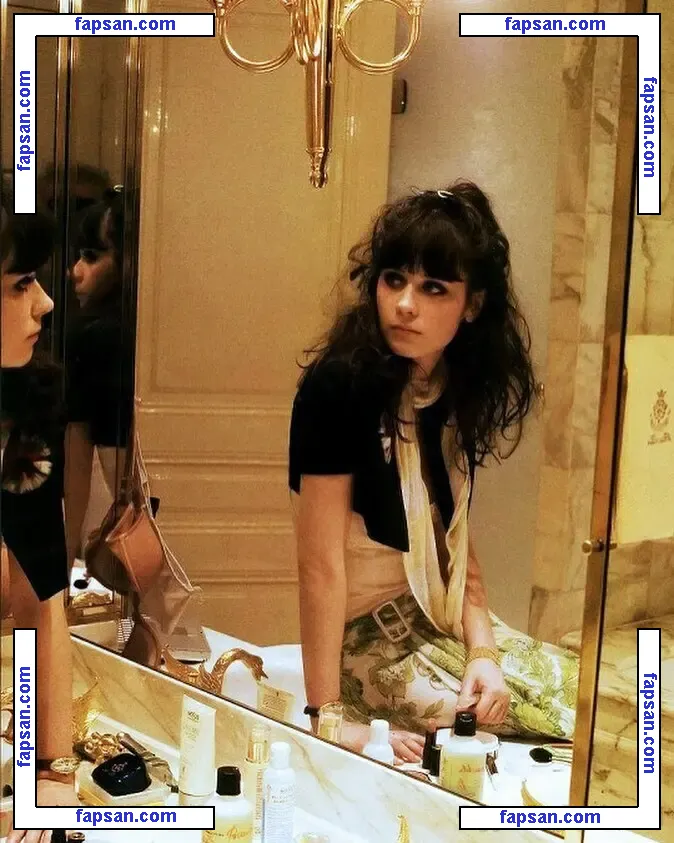 Zooey Deschanel голая фото #0156 с Онлифанс