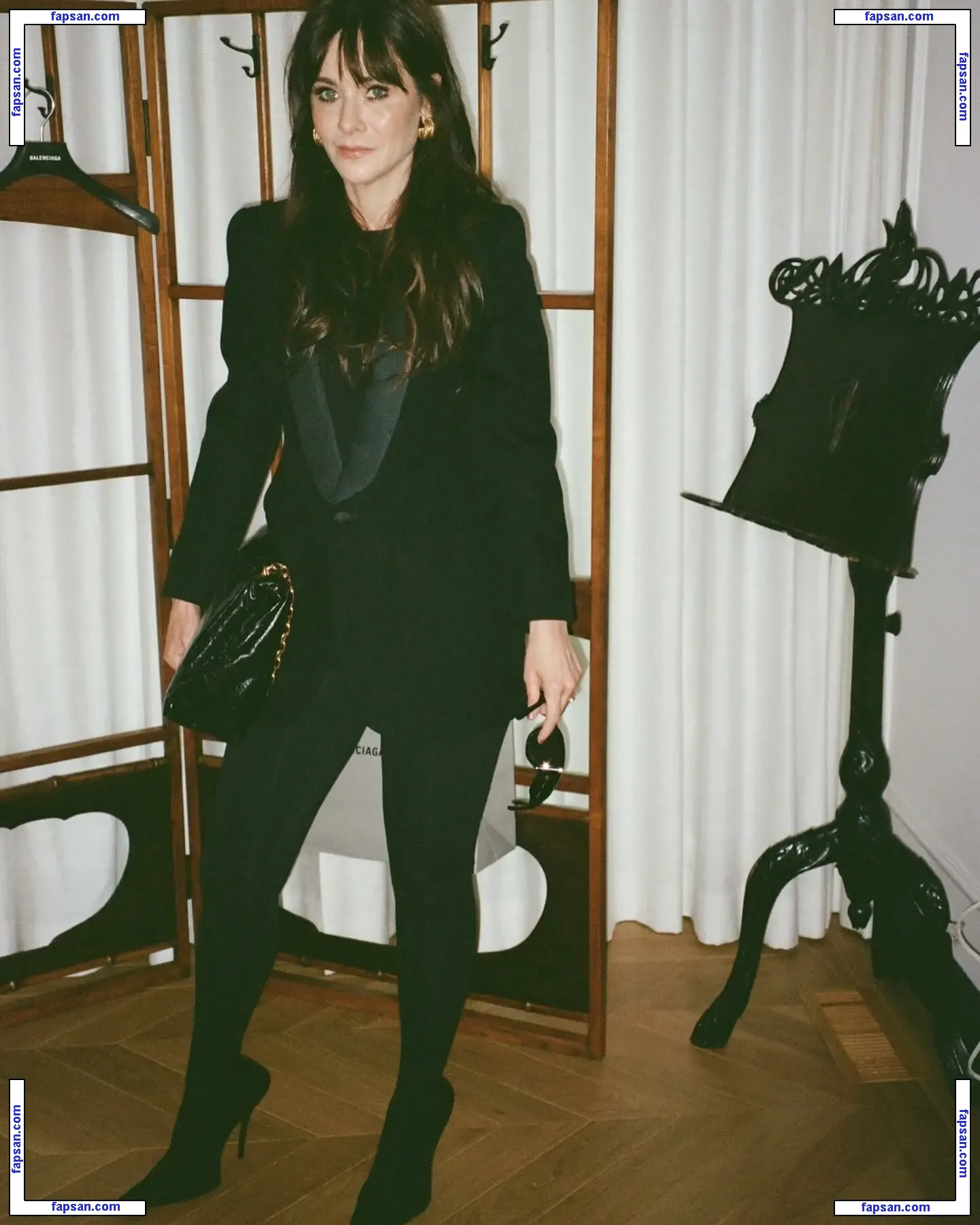 Zooey Deschanel голая фото #0169 с Онлифанс