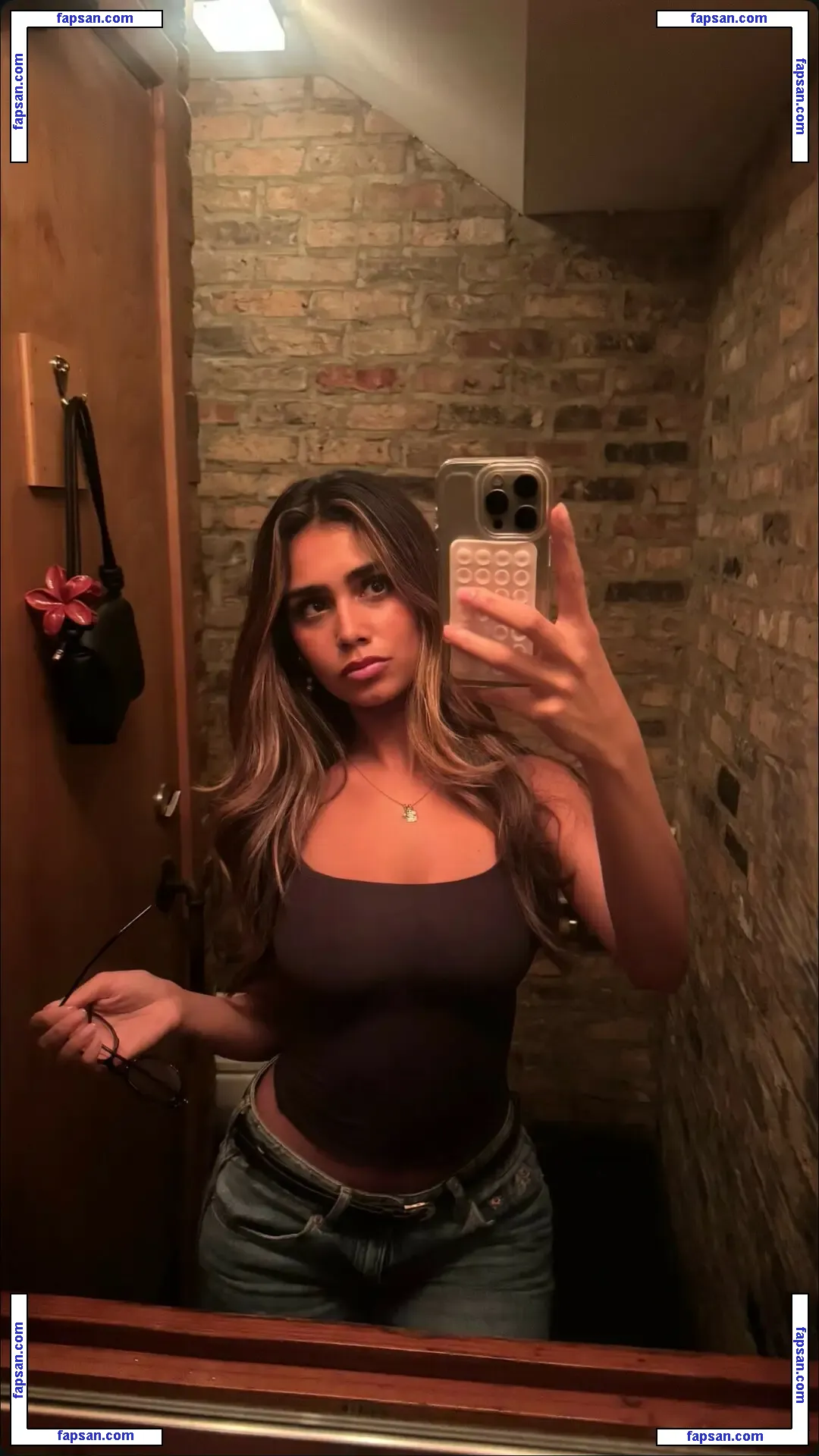 Zoyaurkhan голая фото #0002 с Онлифанс