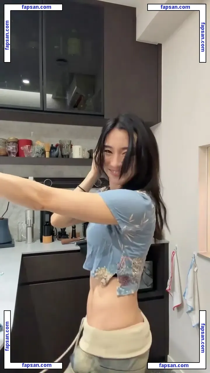 Zumi голая фото #0053 с Онлифанс