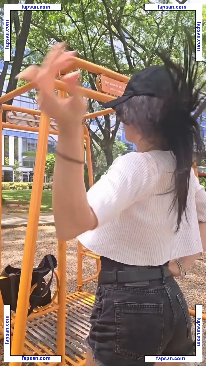 Zumi nude photo #0058 from OnlyFans