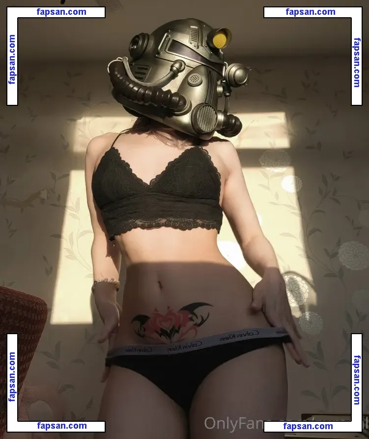 Zureeal nude photo #0018 from OnlyFans