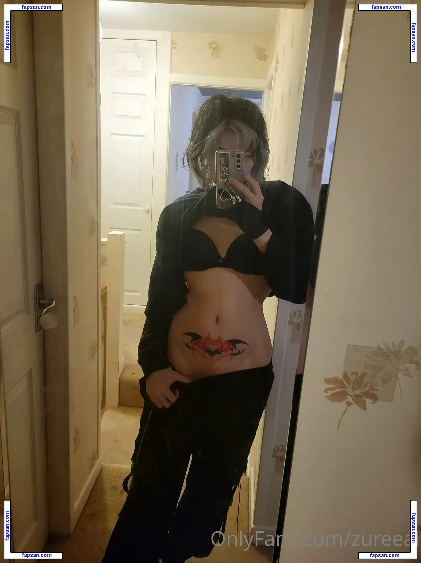 Zureeal nude photo #0036 from OnlyFans