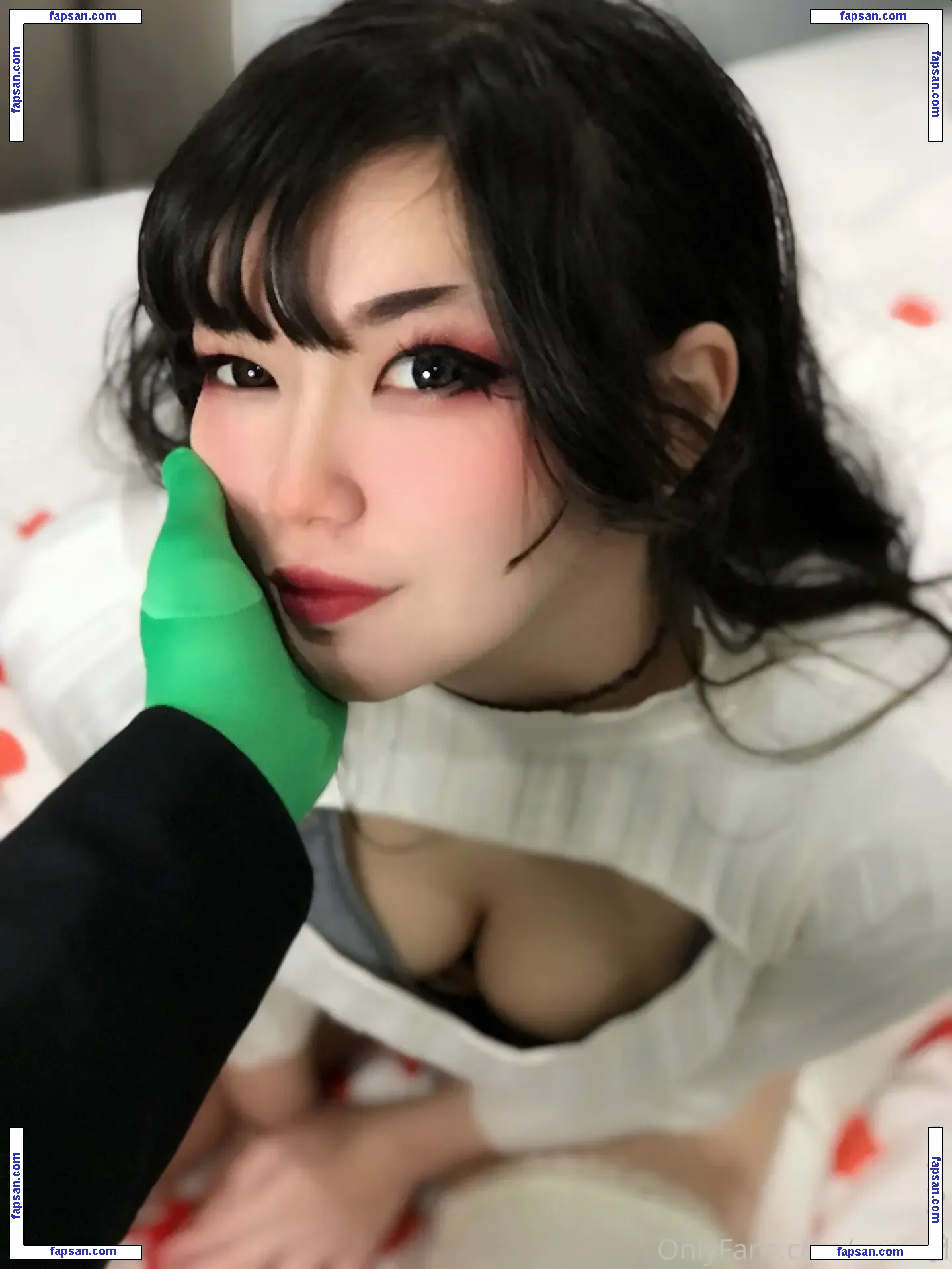 Zureeal nude photo #0077 from OnlyFans