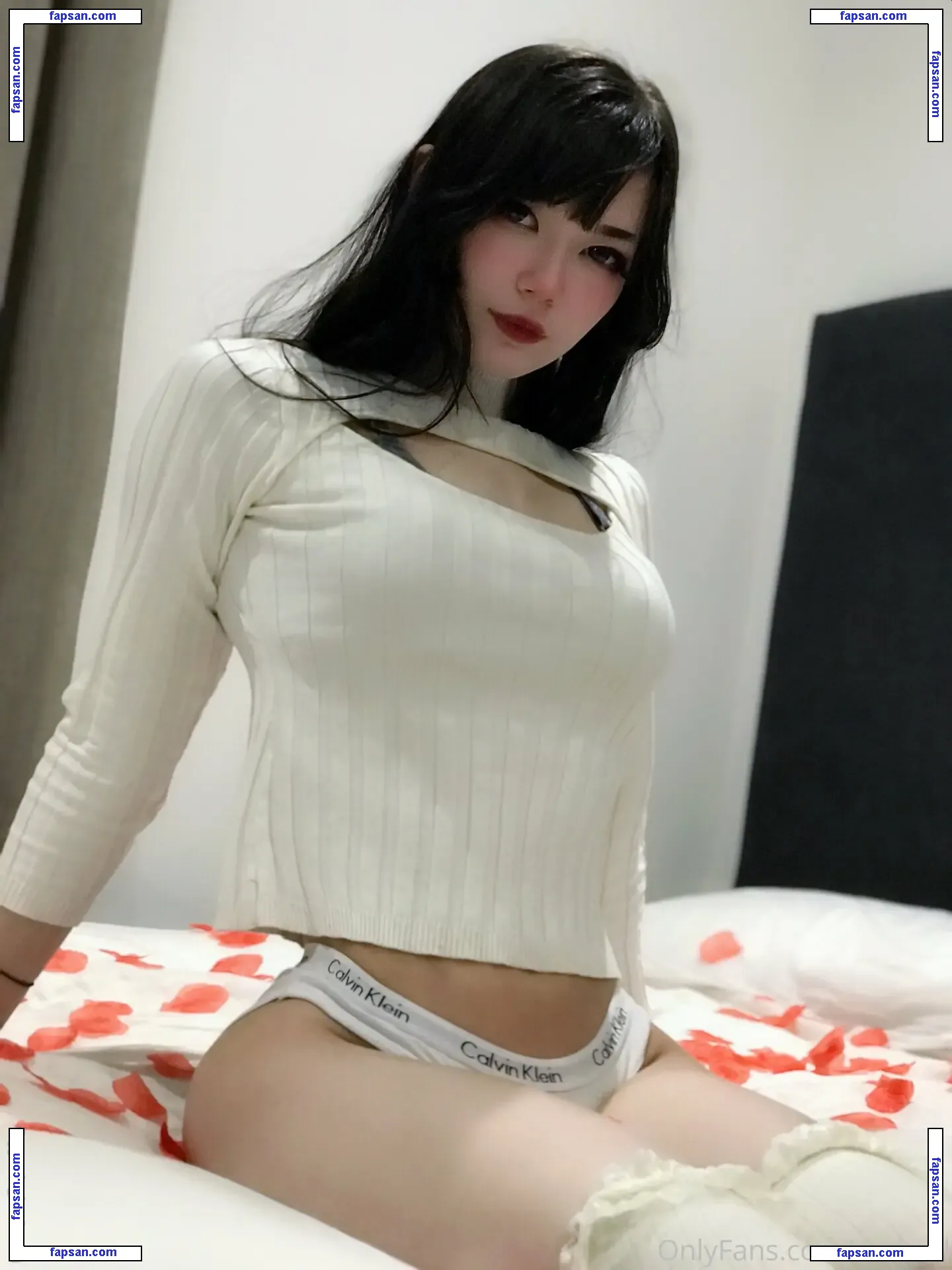 Zureeal nude photo #0095 from OnlyFans