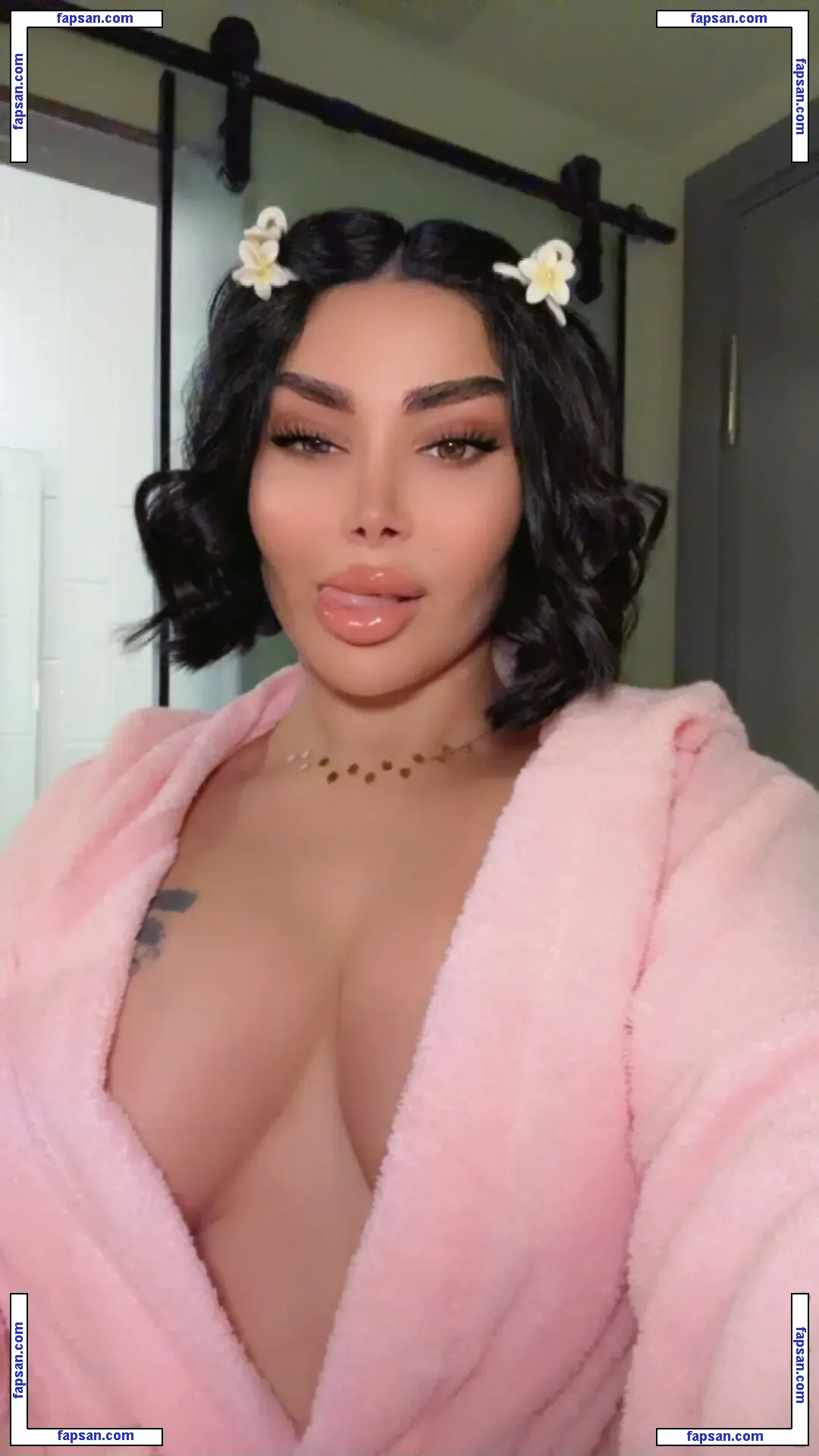 Zuzuoffcial nude photo #0003 from OnlyFans