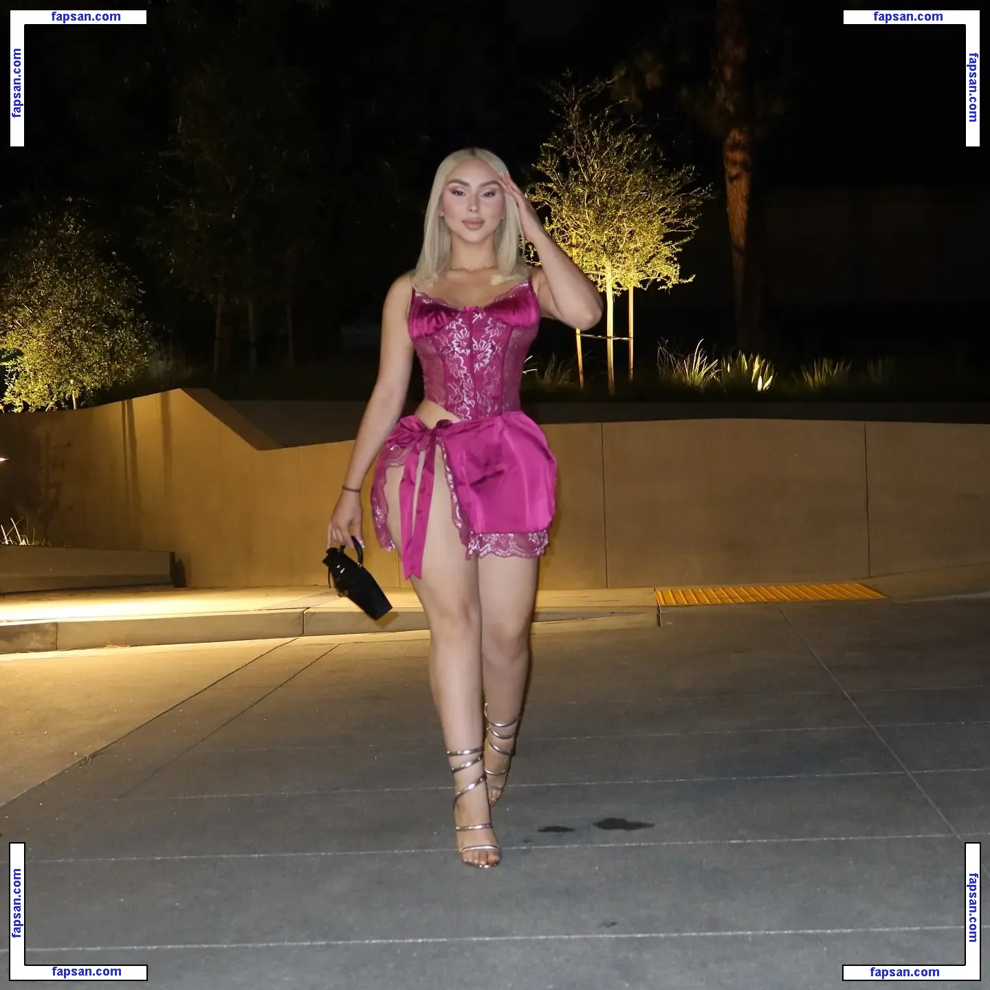 Zvles голая фото #0004 с Онлифанс