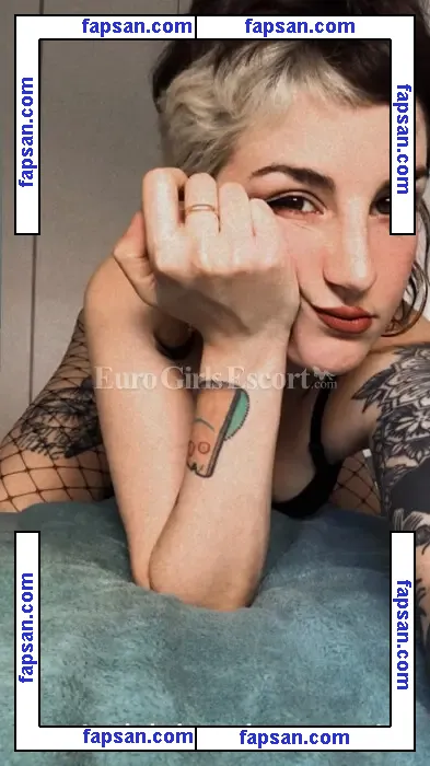 Zzofih nude photo #0002 from OnlyFans